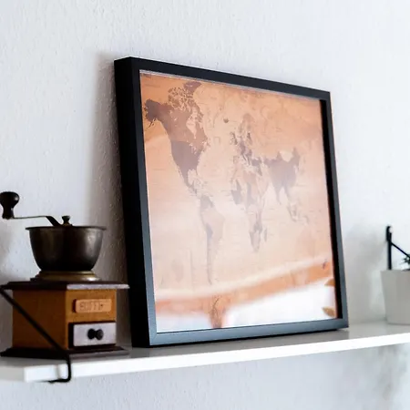 Orange Apartment *